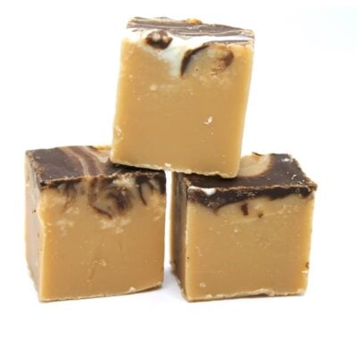 Luxury Kinder Bueno Fudge Cubes 100g